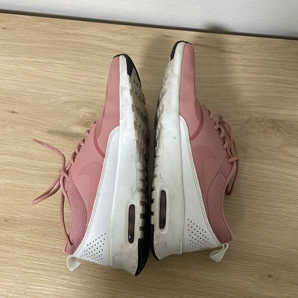 Nike Women’s Pink Tennis Shoes Size 7 - Picture 4 of 6